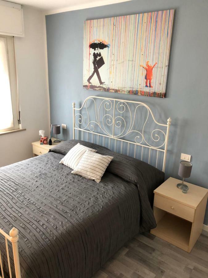 Irides Rooms A Un Passo Dai Parchi Divertimento Lazise Bagian luar foto
