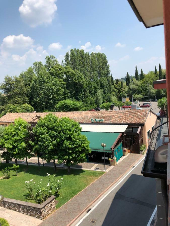 Irides Rooms A Un Passo Dai Parchi Divertimento Lazise Bagian luar foto
