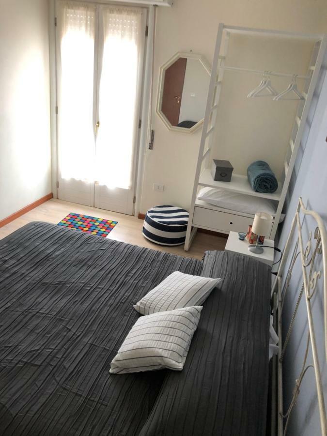 Irides Rooms A Un Passo Dai Parchi Divertimento Lazise Bagian luar foto